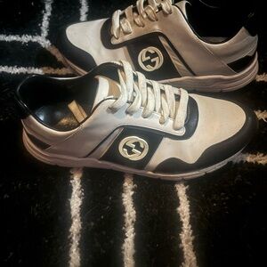 Gucci sneakers size 8 women ( can be unisex)